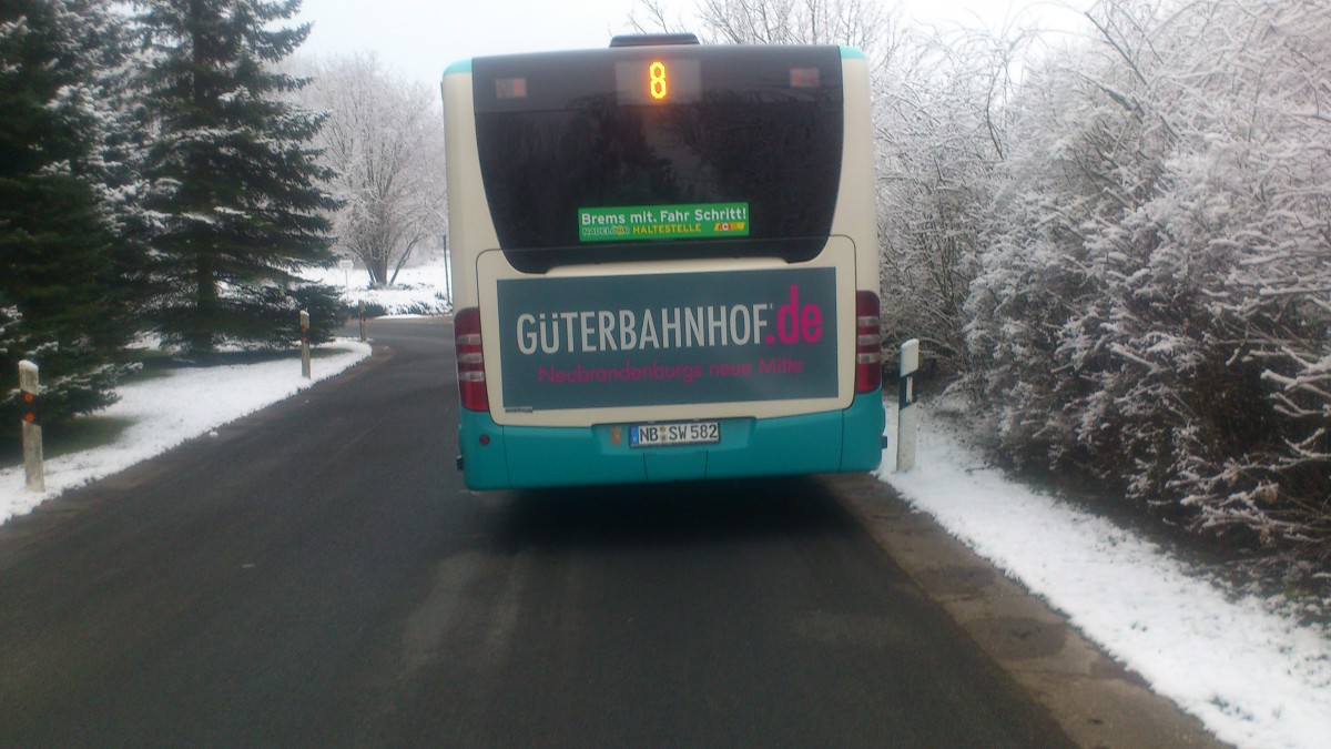 ....auf der Linie 8 an der Endhaltestelle wo das Heck vom Citaro NB SW 582 mit seiner neuen Werbung zusehen ist....die er erst vor paar Tagen bekommen hat 