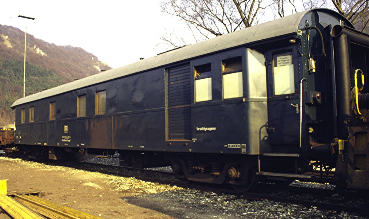 Bauzugwagen mit Schwanenhalsdrehgestellen in Oberstdorf im Oktober 1987.