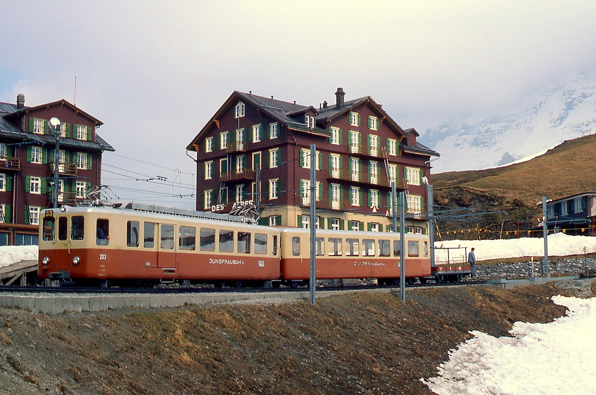 BDhe 2/4 203 rangiert im Mai 1981 im Bahnhof Kleine Scheidegg