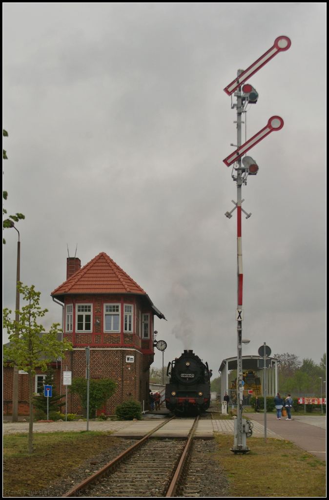 Bei trben Wetter wurde am 06.05.2017 in Wittenberge 30 Jahre Traktionswechsel gefeiert. DR 50 3570-4 stand am Stellwerk Wm fr Fhrerstandsmitfahrten bereit.