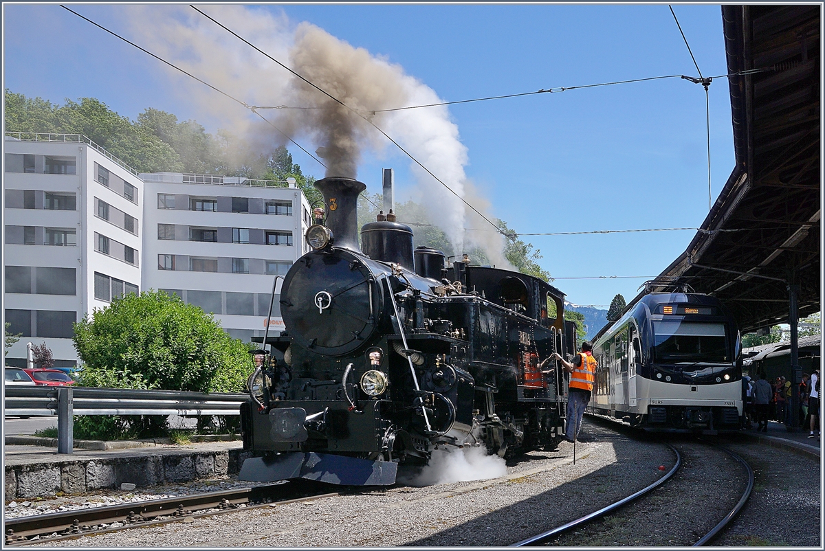 Blonay-Chamby Schweizer Dampffestival 2019: für den von Vallorbe kommenden Dampfextrazug fur die Blonay-Chamby Bahn einen entsprechenden Anschlusszug von und nach Vevey; das Bild zeigt die beiden dafür eingesetzten G3/3 N°6 und HG 3/4 ° N* 3 beim Manöver in Vevey. 

8. Juni 2019