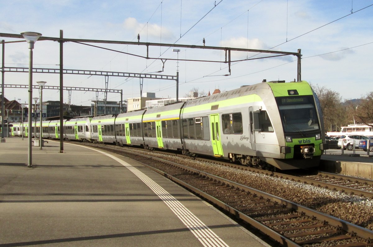 BLS 535 111 verlässt am 23 März 2017 Thun.