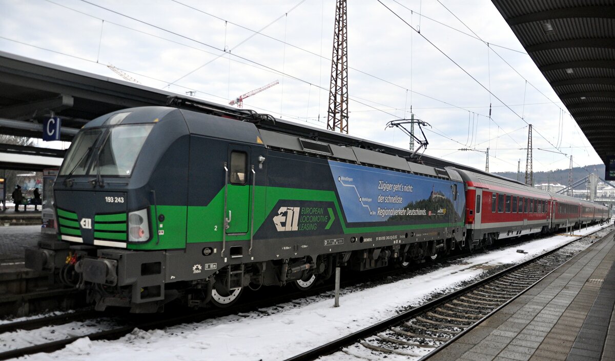 Bonusbild: 193 243 Siemens Vectron 91 80 6133 243-3 D-ELOC mit IRE 200 in Ulm am 20.12.2022.