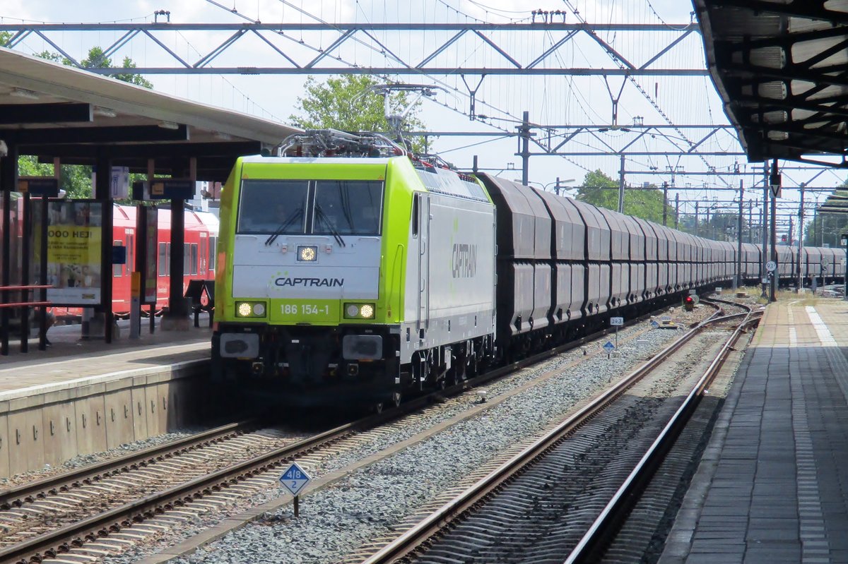 CapTrains Neue: 186 154 zieht ein Kohlezug bei Dordrecht am 18 Juli 2018.