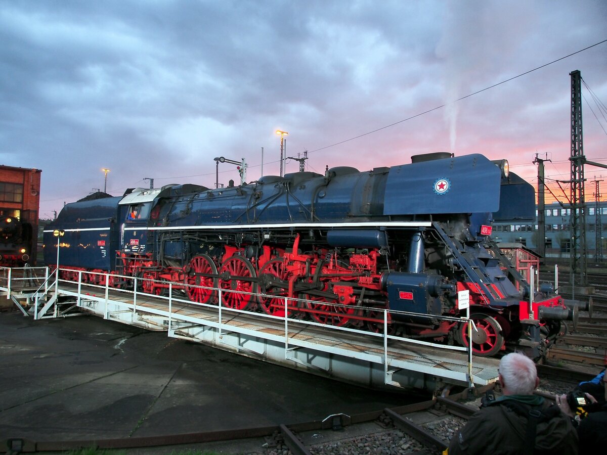 CD 498 104 im Bw Dresden Altstadt bei der Nachtfotoparade beim 8.Dmpfloktreffen am 15.04.2018.