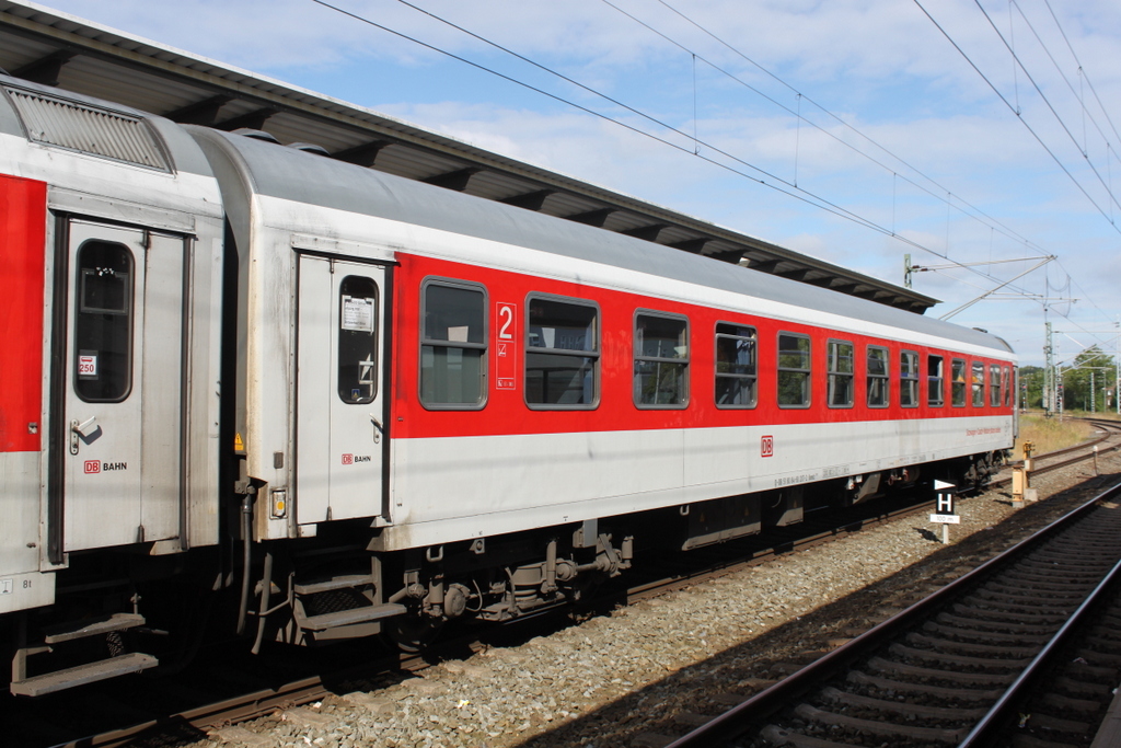 CNL 470(Z�rich-Ostseebad Binz)stand am 16.07.2016 im Rostocker Hbf.