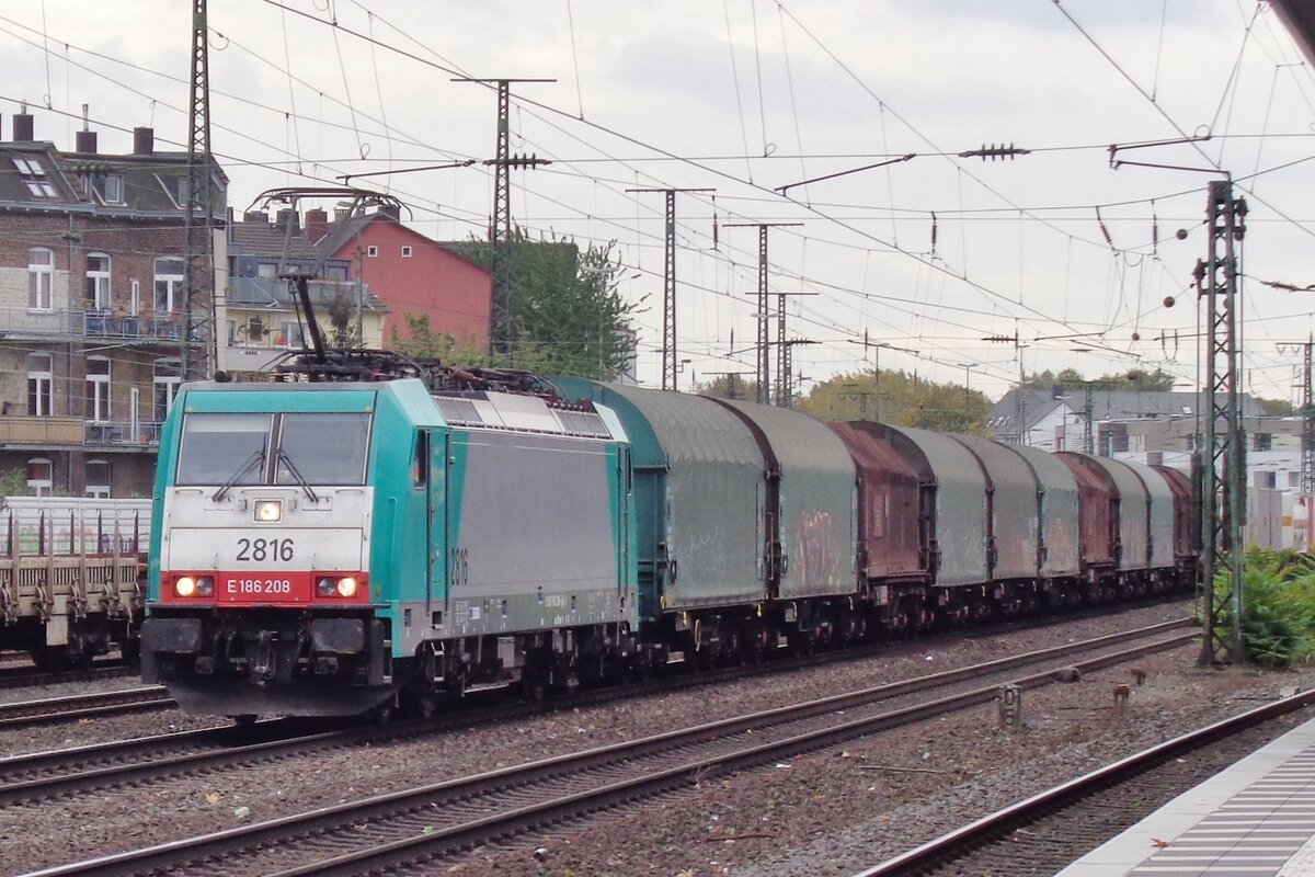 CoBRa 2816 zieht ein Stahlzug durch Köln West aus Aachen am 4 Oktober 2010.