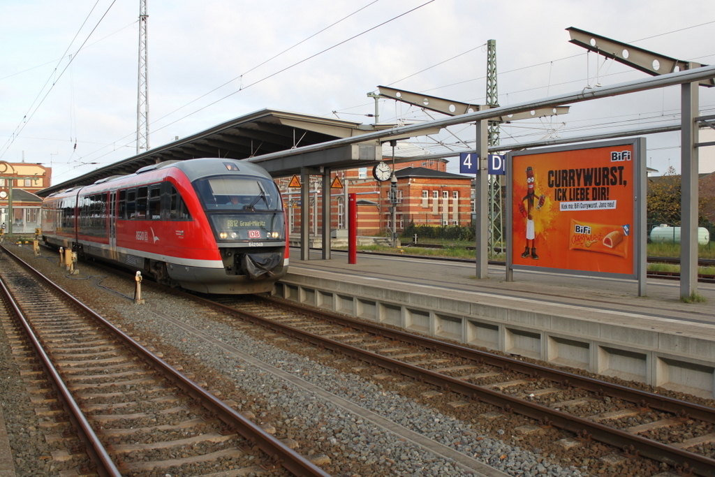 Currywurst Ick Liebe dir,kiek ma:BiFi Currywurst.Janz neu! im Hintergrund stand 642 049 als RB 12 von Rostock Hbf nach Graal-M�ritz.29.10.2016