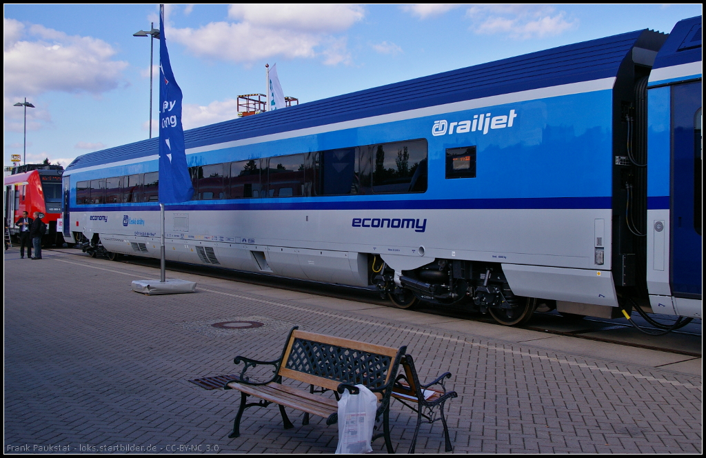 CZ-CD 73 54 20-91 006-0 Bmpz 893 ist ein 2. Klasse-Reisezugwagen des CD railjet fr Geschwindigkeiten bis 230 km/h. Ausgestellt war der Wagen auf der InnoTrans 2014 in Berlin