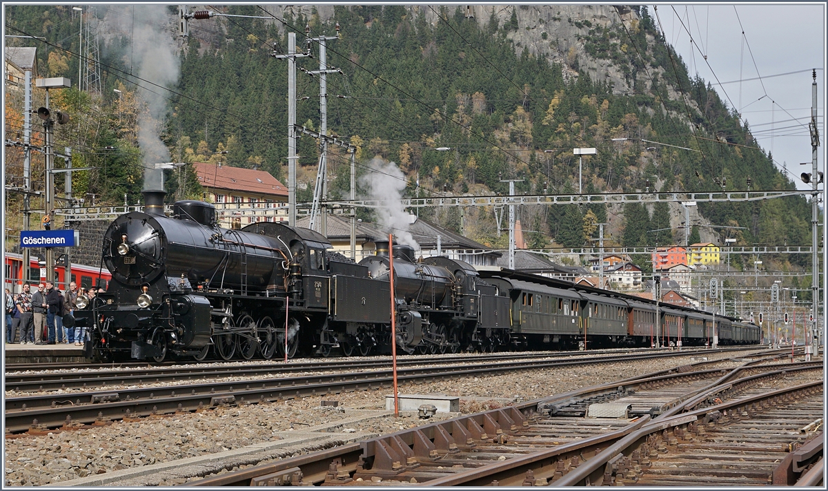 Dampf am Gotthard; immer wieder was besonderes, besonderes, wenn gleich zwei  Elefanten  mit von der Partie sind! 
C 5/6 2978 und 2969 in Göschenen.


21. Okt. 2017