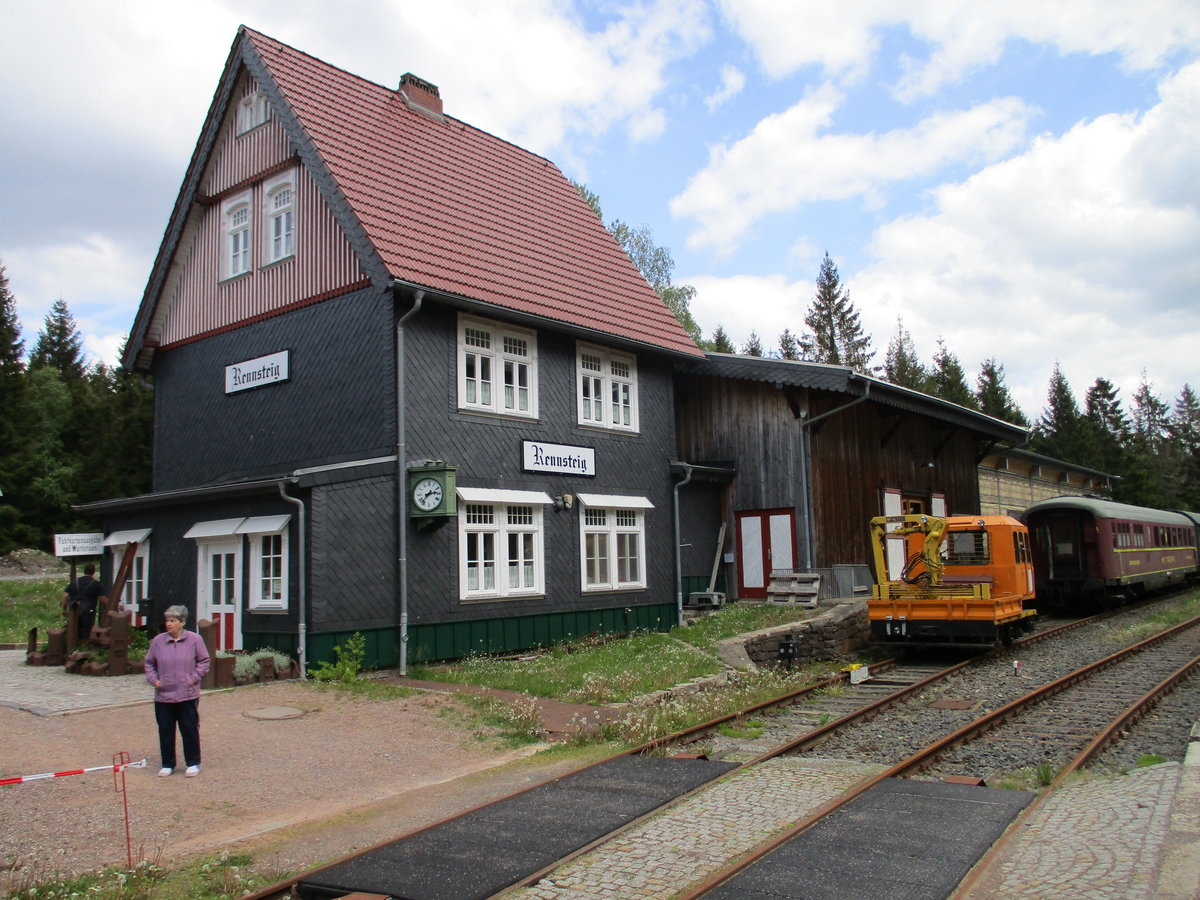 Das Bahnhofsgebude vom Bahnhof Rennsteig am 27.Mai 2020.