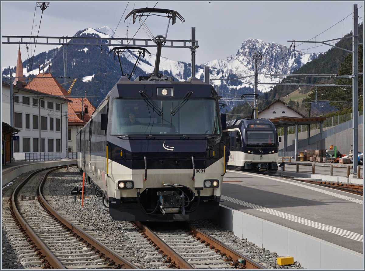 Das neue  Gesicht  der MOB: Ge 4/4 und Alpina.
Chateau d'Oex. den 2. April 2018