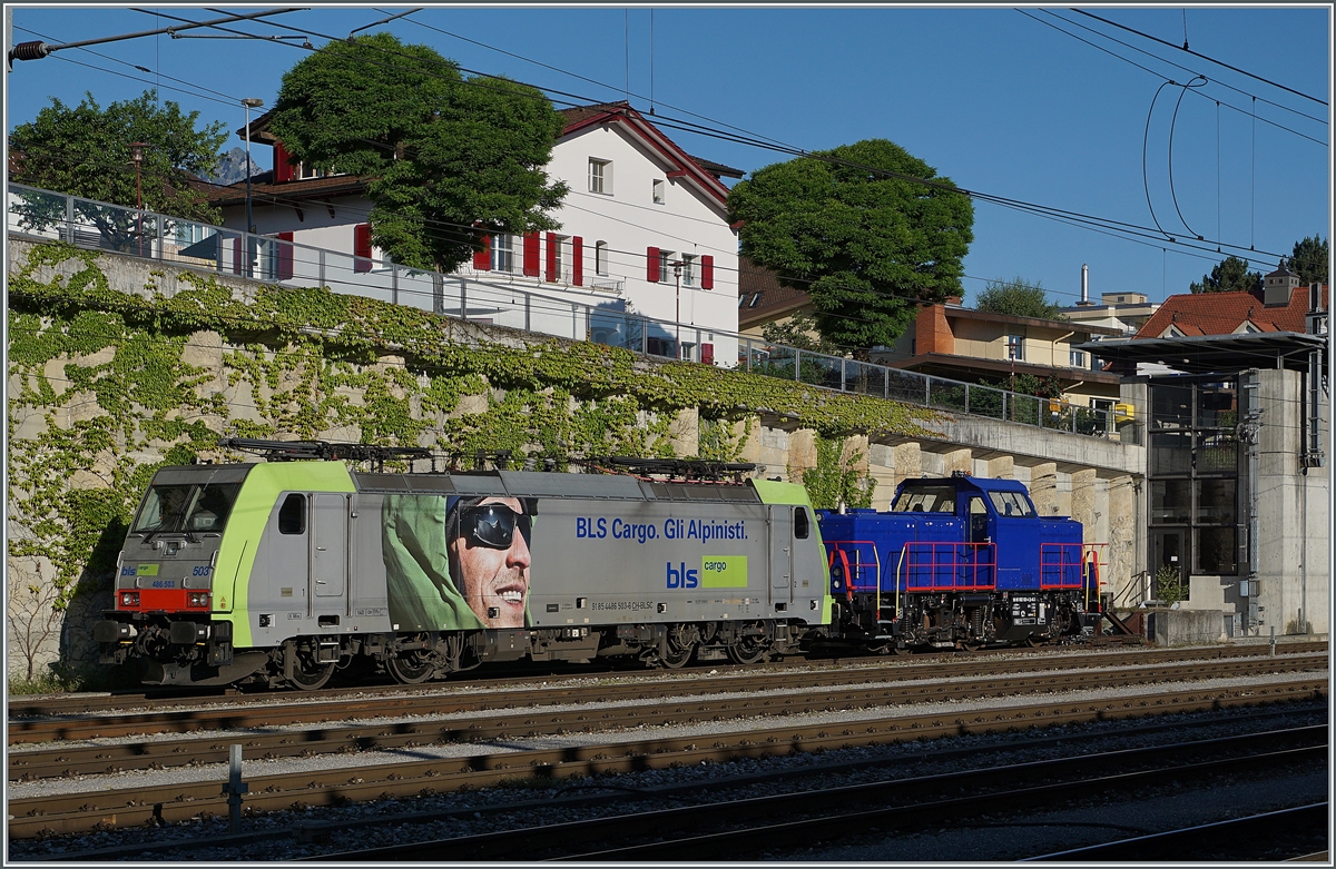 Das SBB-Cargo blau lässt doch vermuten, dass diese in Spiez abgestellte Diesellok mit der Anschrift UIC Bezeichnung 90 80 1 002 102-4 DALS ev bei der SBB zum Einsatz kommen könnte. 
Davor steht noch die BLS Re 486 503. 

14. Juni 2021