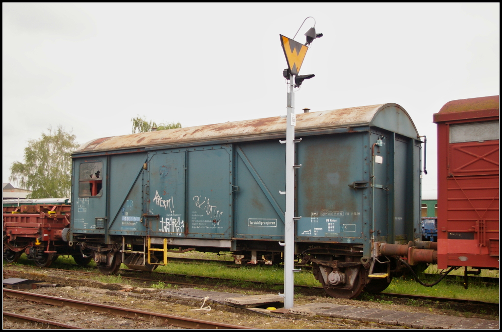 DB 51 006-5 ist ein Werkstattwagen und war bei der BFO N Hmbg-Harburg im Einsatz. Die ursprngliche Nummer war DB 40 80 945 5 508 und kam dann angeblich zum Putlitz-Pritzwalker Eisenbahnfrderverein e.V. und dann zur PEG. Jetzt steht er in Wittenberge auf einen Abstellgleis, wo er bei der Veranstaltung  30 Jahre Traditionswechsel Wittenberge  am 06.05.2017 entdeckt wurde.