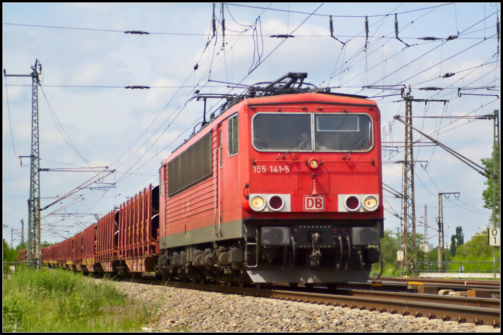 DB Cargo 155 141-5 mit einem gemischten G�terzug am 21.05.2016 am Abzweig Elbbr�cke in Magdeburg