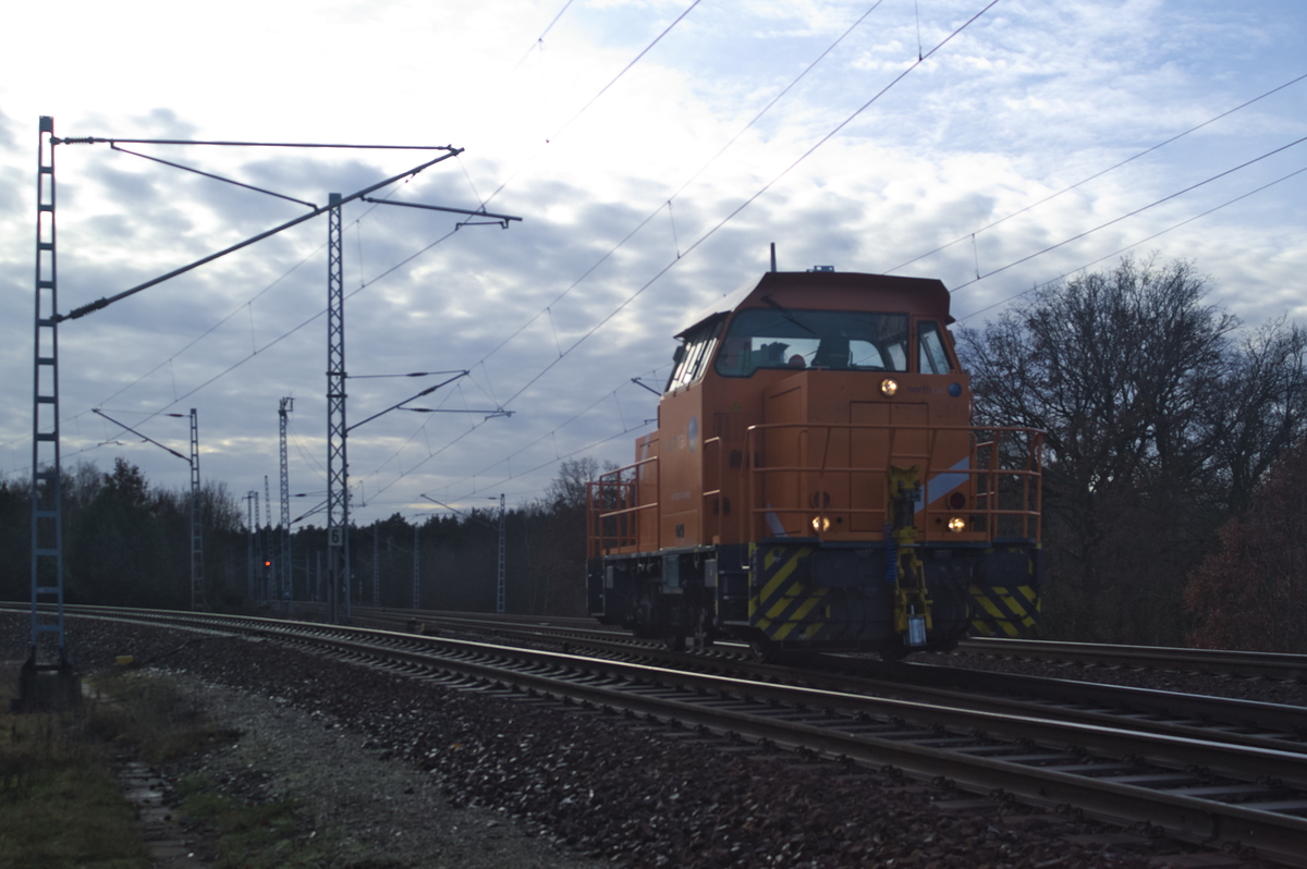 DB Fernverkehr 352 101-0 fuhr am 06.01.2018 zum Tanken nach Bln.-Lichtenberg am B� Wuhlheide in Berlin vorbei