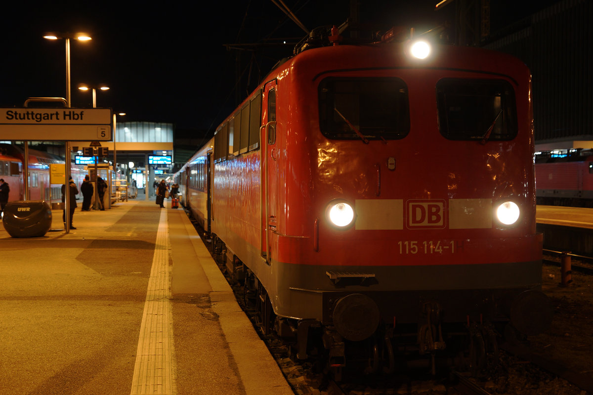 DB: Impressionen des Bahnhofs Stuttgart Hbf vom 3. Dezember 2016.
Foto: Walter Ruetsch