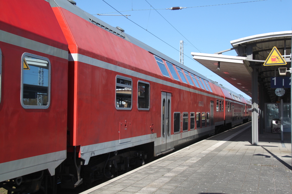 DBuza-Wagen von DB-Regio/Nordost Cottbus stand am 04.04.2015 im Bahnhof Warnem�nde