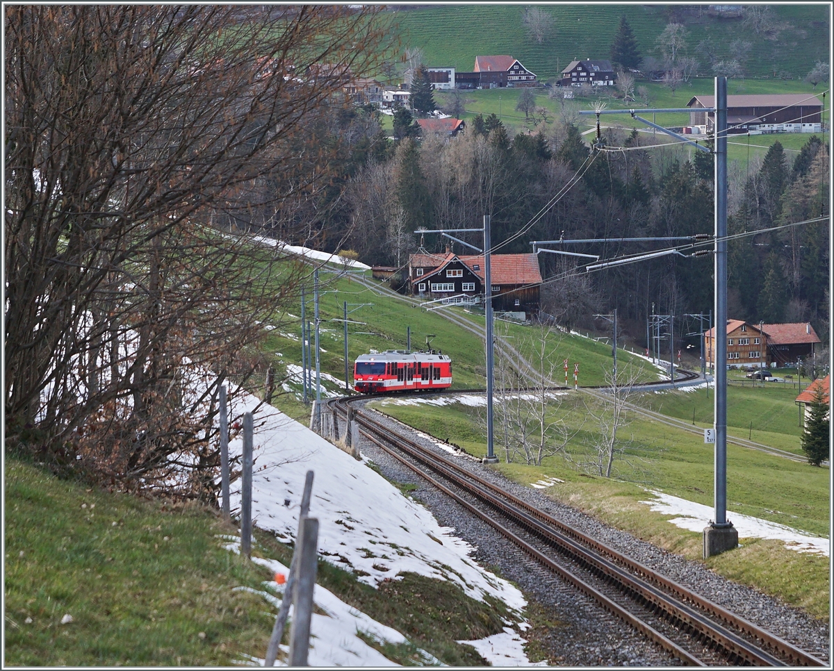 Der AB RHB BDeh 3/6 25 erreicht von Rorschach kommend in Kürze Heiden.

23. März 2021