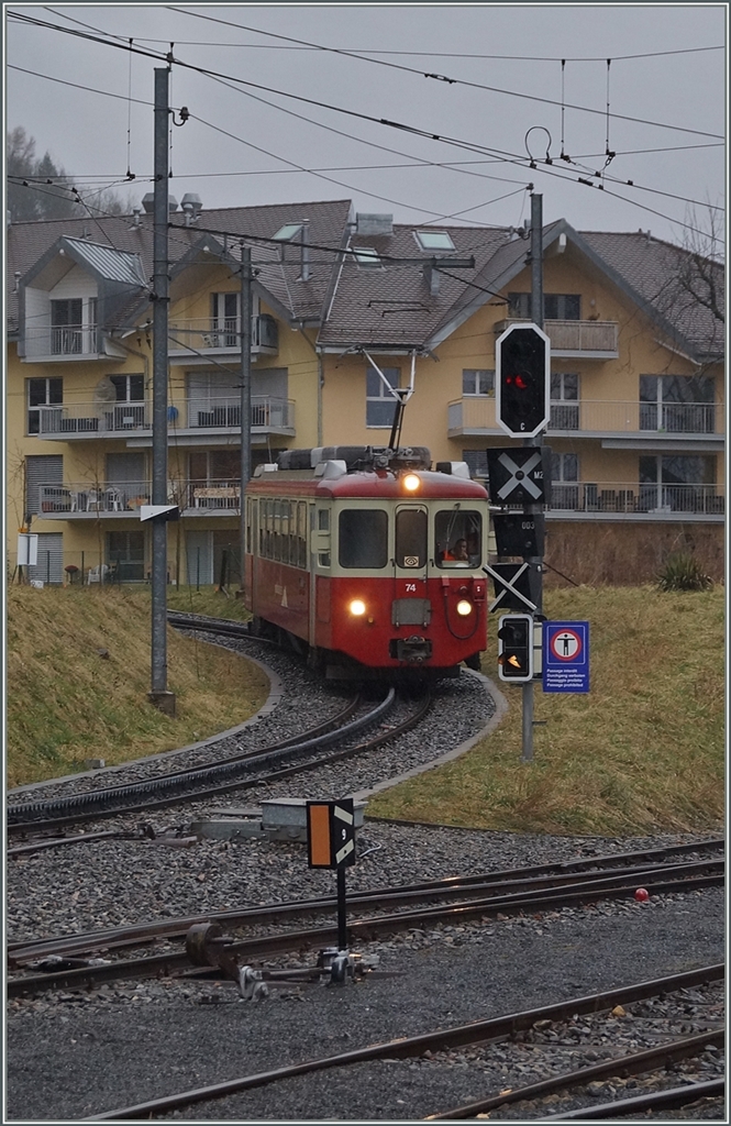 Der BDeh 2/4 N 74 erreicht Blonay. 
26.02.2014