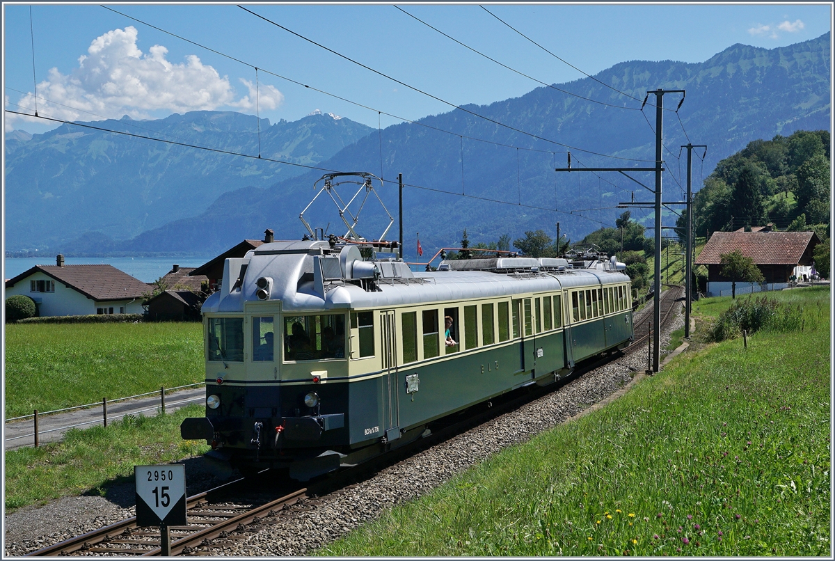 Der BLS BCFe 4/6 736  Blauer Pfeil  kurz nach Faulensee auf dem Weg nach Interlaken Ost.
14. August 2016