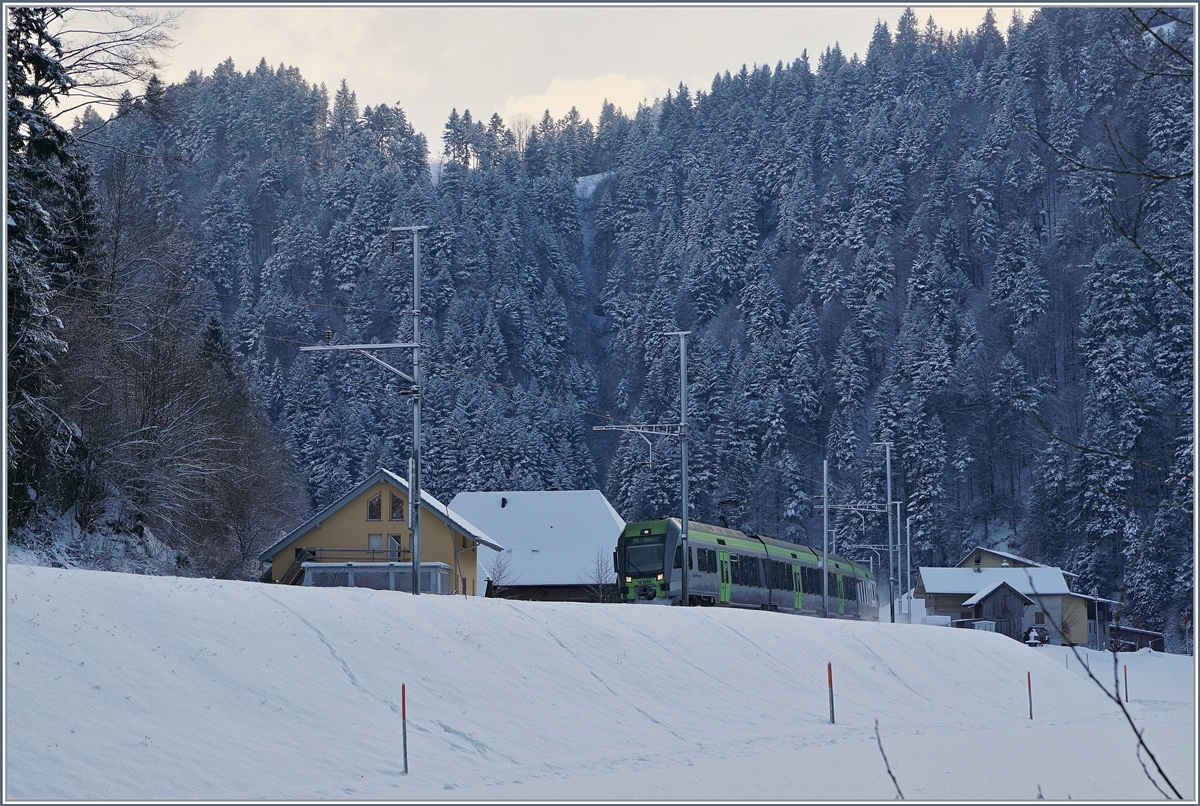 Der BLS RABe 535 113 (Lötschbergerin), der einzigen  Dame  unter all den Lötschberger, kurz vor Trubschachen. 
Der Zug ist als RE 4468 von Luzern nach Bern unterwegs.