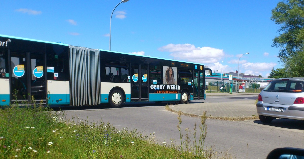 Der Citaro  der Stadtwerke NB SW 586....und auf diesen citaro wird werbung für gerry weber gemacht der in vielen städten läden betreibt
...hier auf der linie 9 auf dem datzeberg zum endhaltepunkt