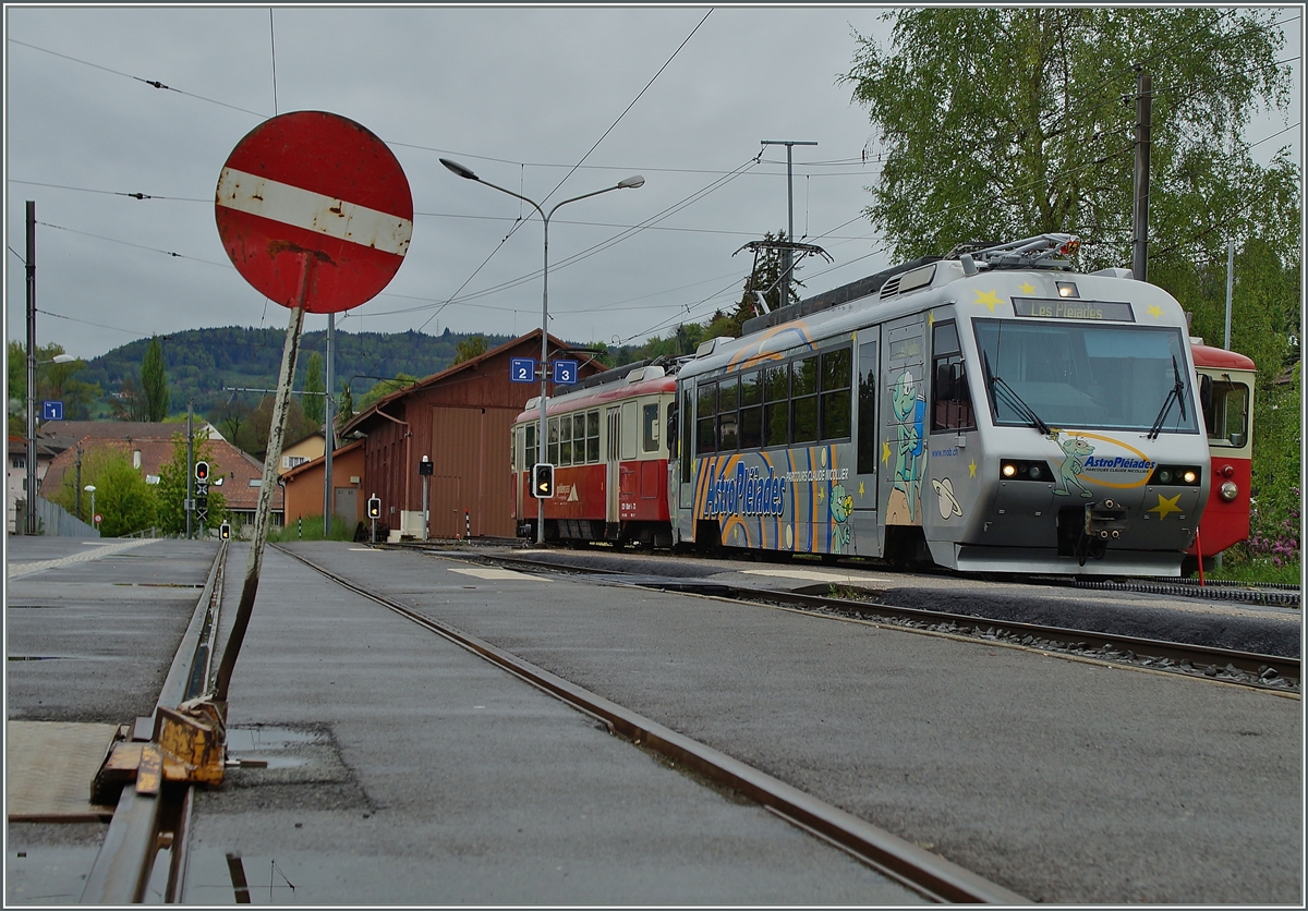 Der erste Blick tuscht: Der CEV BEh 2/4  Astro Pleidades  und BDeh 2/4 fahren nicht  gemeinsam auf den Les Pleiades.
Blonay, den 27. April 2014