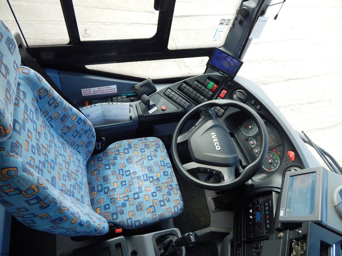 Der Fahrerarbeitsplatz eines Iveco Crossway der MVVG in Neubrandenburg.