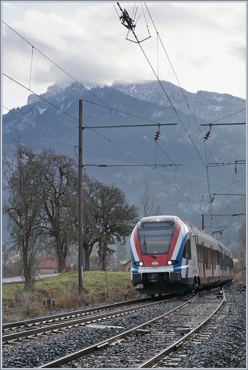 Der SBB CFF LEX RABe 522 218 erreicht auf seiner Fahrt nach Annecy den (Dienst)-Bahnhof von St-Laurent.

21.02.2020