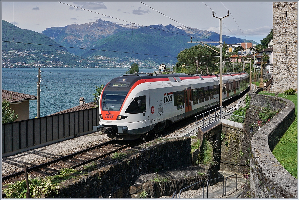 Der SBB TILO Flirt RABe 524 012 als S 30 auf dem Weg nach Malpensa bei San Nazzaro. Leider ist der Zweistundentakt der S 30 für Reisende und Fotografen nicht sehr interessant...
20. Mai 2017