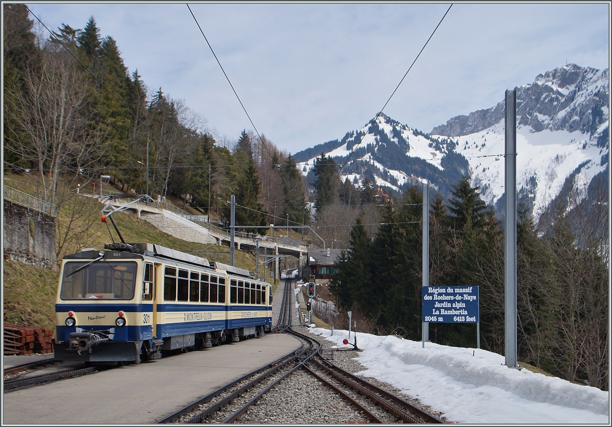 Der Schülerzug 3389 verlässt Caux mit Ziel Haut de Caux.
10. März 2015