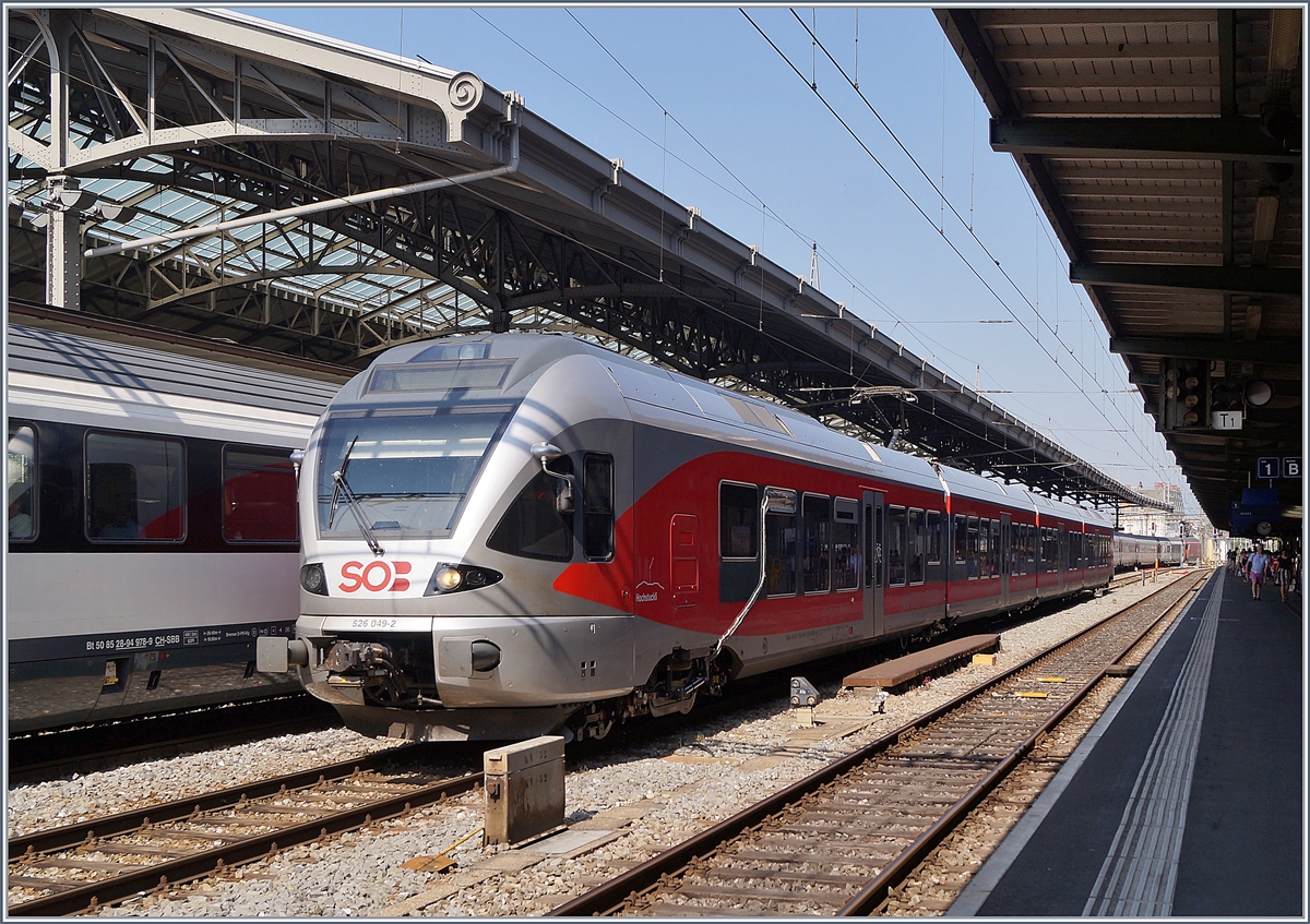 Der SOB RABe 526 049-2 (UIC 94 85 7 526 049-2 CH-SOB) steht für Testfahrten in Lausanne auf Gleis 2.

28. Juni 2019