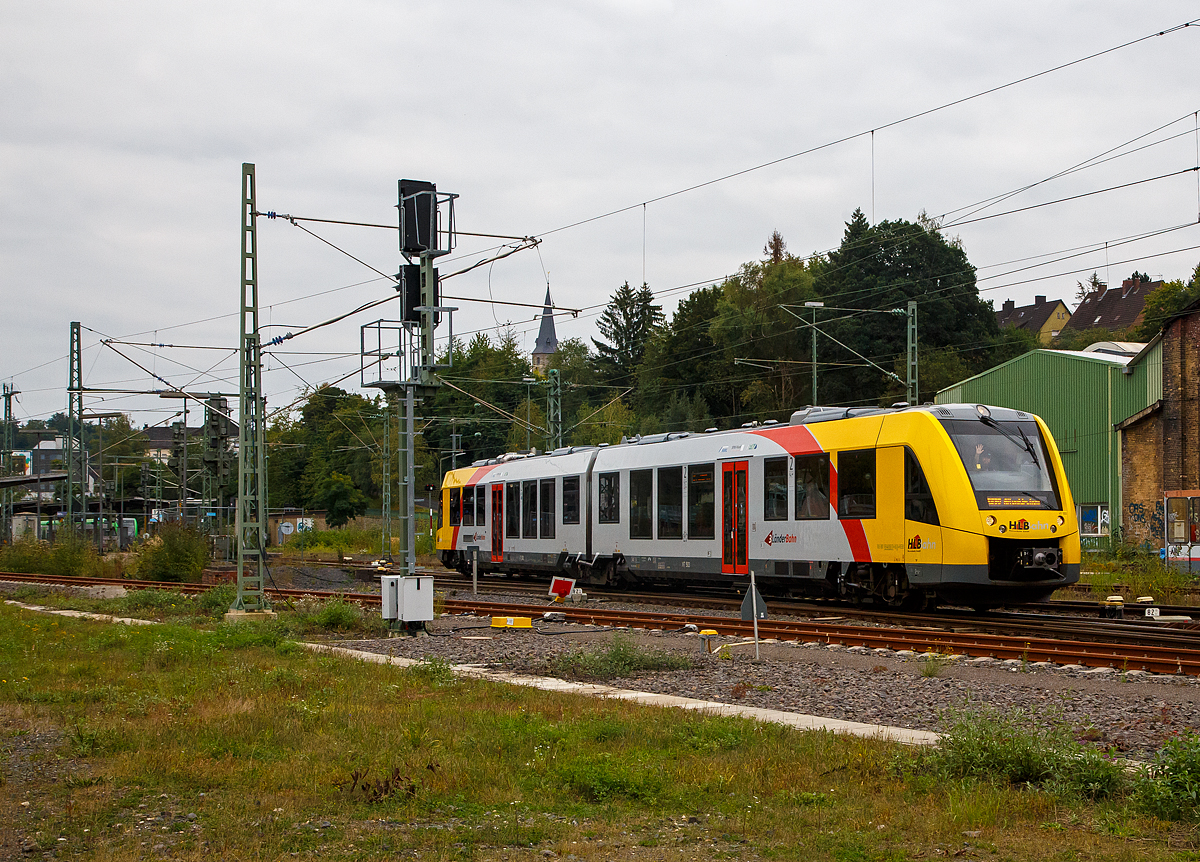 Der VT 503 (95 80 1648 103-7 D-HEB / 95 80 1648 603-6 D-HEB) der HLB (Hessische Landesbahn GmbH), ein Alstom Coradia LINT 41 der neuen Generation, fährt am 20.09.2021, als RB 90  Westerwald-Sieg-Bahn  (Betzdorf – Au (Sieg) - Altenkirchen), von Betzdorf (Sieg) los.

Nochmals einen lieben Gruß an den sehr netten Tf zurück, wobei wir uns immer grüßen wenn wir uns sehen.