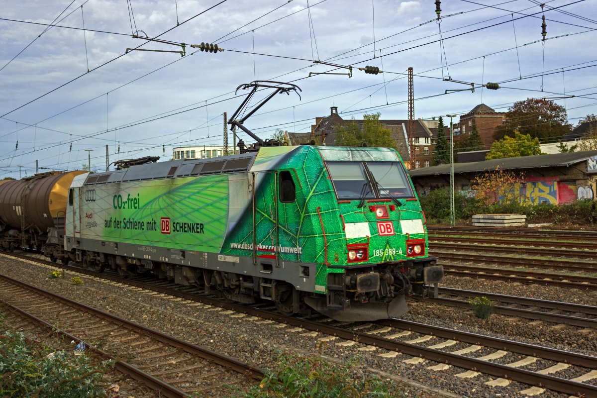 Detailansicht der f�r CO2-freien G�tertransport werbenden 185 389.