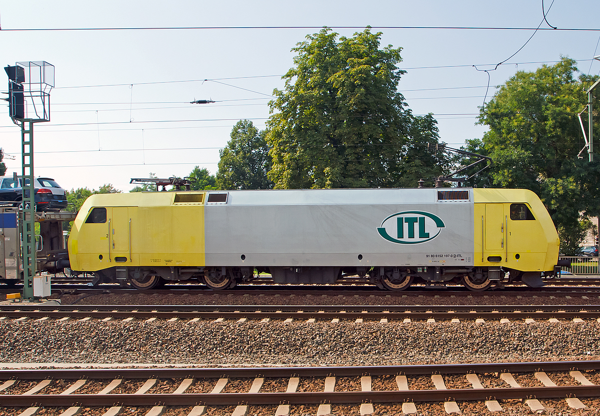 
Die 152 197-0 der ITL, vormals Siemens Dispolok ES 64 F-902 bzw. ex 152 902-3, fhrt am 27.08.2014 durch den Hbf Dresden.  

Die Siemens ES 64 F wurde 2000 von Siemens/Krauss Maffei in Mnchen unter der Fabriknummer 20448 gebaut. Bis 2005 war sie als Siemens Dispolok 152 902-3 bzw. ES 64 F-902 unterwegs, dann wurde sie an die ITL - Eisenbahngesellschaft mbH in Dresden verkauft und wurde auch erst als ES 64 F-902 bezeichnet, bis sie 2007 die NVR-Nummer 91 80 6152 197-0 D-ITL bekam. Sie hat die EBA-Nummer EBA 96Q15A 197.