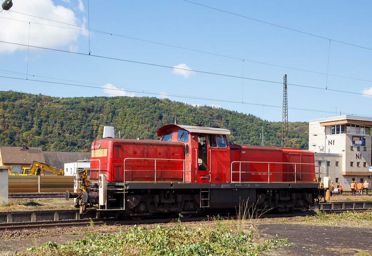 Die 294 683-8 (98 80 3294 683-8 D-DB), ex DB 294 183-9, ex DB 294 183-9, eine remotorisierte V 90 der DB Cargo AG, steht am 02.09.2020 im Bf Niederlahnstein. Am 30.08.2020 war hier ein mit Diesel beladener Kesselwagenzug entgleist, nun waren die Aufrumarbeiten im vollen Gange.

Die Lok wurde 1968 von Klckner-Humboldt-Deutz in Kln unter der Fabriknummer 58353 gebaut.