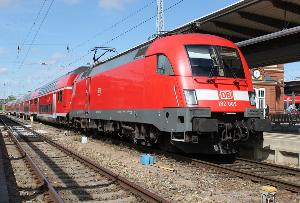 Die 3.Woche in Folge hatte ich mit 182 009-1+RE 4310 von Rostock Hbf nach Hamburg Hbf im Rostocker Hbf Gl�ck.02.09.2016