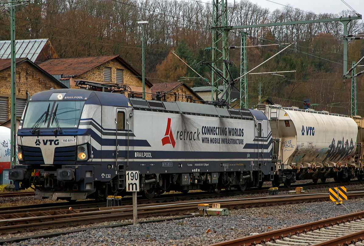 Die an die Retrack (ein Tochterunternehmen der VTG) vermietete Siemens Vectron der Railpool 193 811-7 (91 80 6193 811-7 D-Rpool) „Jule  fhrt am 05.01.2022 mit einem Zuckerzug (VTG Trichtermittenentladewagen der Gattung Uagnpps) durch Betzdorf (Sieg) in Richtung Siegen.

Die Siemens Vectron AC (200 km/h - 6.4 MW) wurde 2014 von Siemens Mobilitiy in Mnchen-Allach unter der Fabriknummer 21899 gebaut. Die Vectron AC hat eine Leistung von 6,4 MW und ist fr 200 km/h zugelassen in Deutschland, sterreich, Ungarn und Rumnien.
