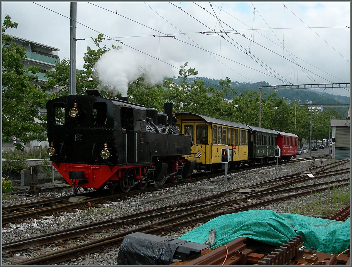 Die Blonay-Chamby G 2x 2/2 105 rangiert in Vevey ihren  Riviera Belle Époque  Zug. 

27. Juli 2014