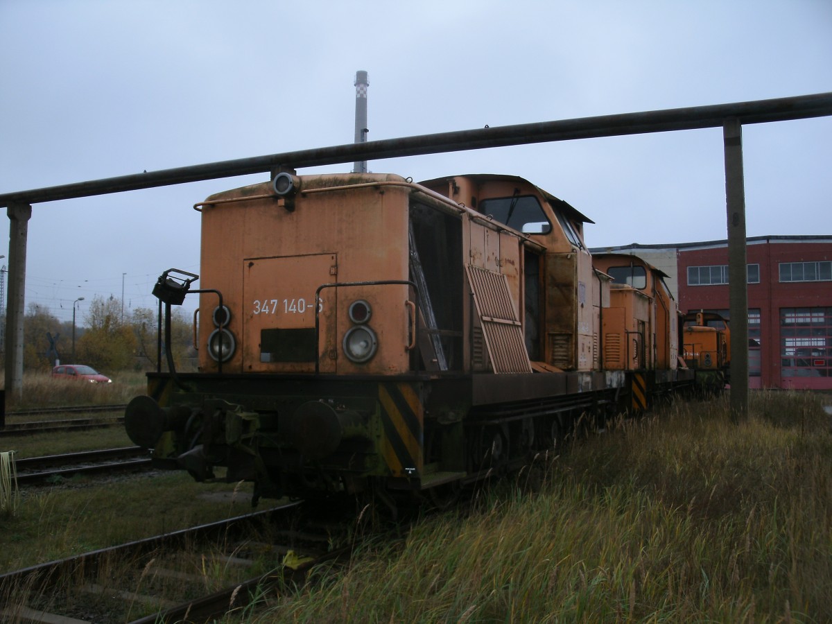 Die drei Mukraner 347 140-6,347 036-6 und 346 141-1 werden in den nchsten Tagen zur Verschrottung abgeholt.Aufnahme am 16.November 2013 in Mukran.