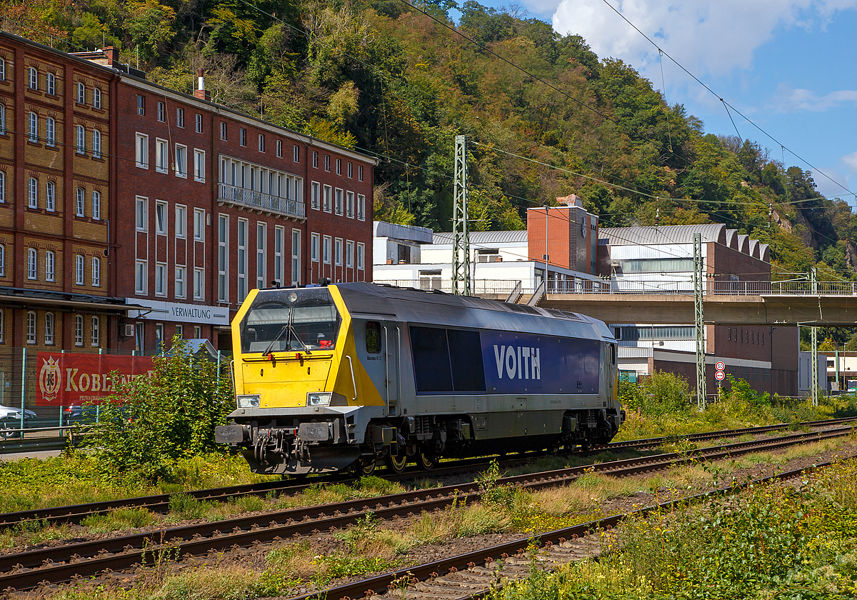 Die Lok 3 bzw. 264 003-5 (92 80 1264 003-5 D-STOCK), eine der drei Voith Maxima 40 CC der Stock - Transport - e.K. aus Main fhrt am 02.09.2020 als Lz bei Koblenz-Oberwerth ber die Linke Rheinstrecke (KBS 471) in Richtung Mainz. Im Hintergrund die Koblenzer Brauerei (frher Knigsbacher Brauerei).

Die Voith Maxima 40 CC wurde 2008 von Voith in Kiel unter der Fabriknummer L06-40003 gebaut.