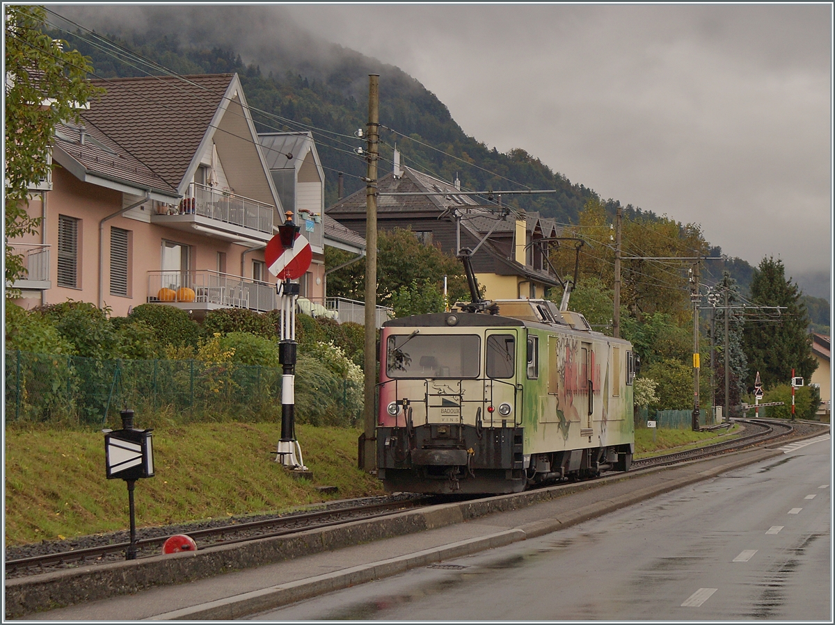 Die MOB GDe 4/4 6006 verlässt Blonay in Richtung Chamby. Die ehemalige CEV Strecke Blonay- Chamby wird neben der Blonay-Chamby Bahn auch von der MOB für Dienstfahrten genutzt, zudem kümmert sich die MOB auch um den Unterhalt. 

5. Oktober 2021