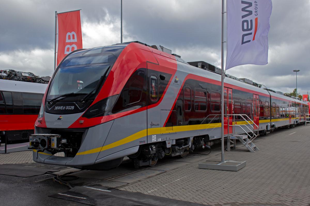 Die polnische Bahngesellschaft Ł�dzka Kolej Aglomeracyjna beschafft derzeit 14 Triebz�ge des Typs Impuls II von Newag. 36WEd-002 schaute vorher auf der Innotrans vorbei.