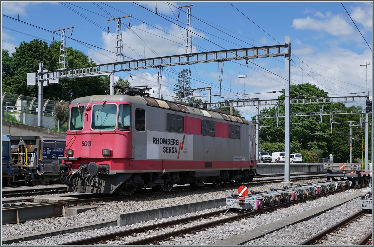 Die Rhomberg Sersa Rail Group Re 4/4 II 503 (91 85 4420 503 CH-Sersa) in Morges bei der BAM MBC bei der Sonntagsruhe. 

6. Juni 2021