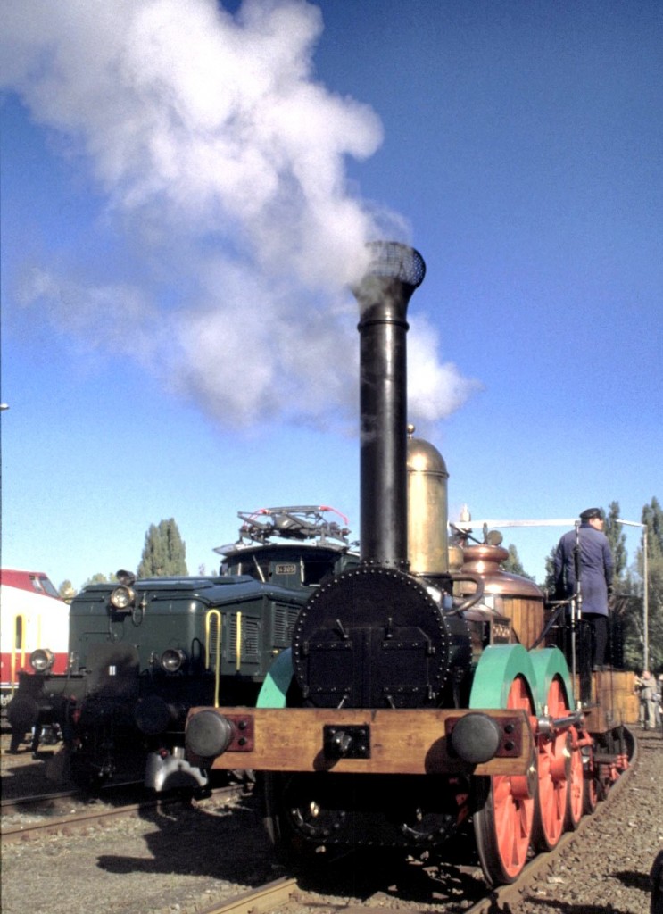 Die Saxonia und SBB Ce 6/8 III Nr.14305 beim Jubil�um 100 Jahre Verkehrsmuseum N�rnberg in Nrnbrg am 16.10.1999.