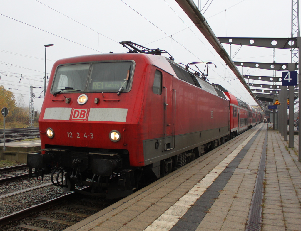 Die Superzahlen im Spiel 77 lauten 12 2 4-3 so stand 120 204-3 am 06.11.2015 im Rostocker Hbf.sp�ter mussten alle Fahrg�ste wieder aus dem Zug raus.