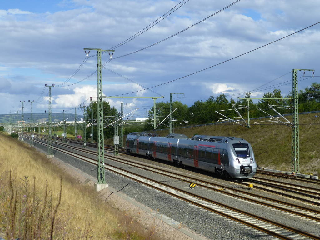 Die Verst�rker auf der RB20 werden nur mit dreiteiligen Einheiten gefahren, so wie am 10.8.16 der 442 116 nach Eisenach.