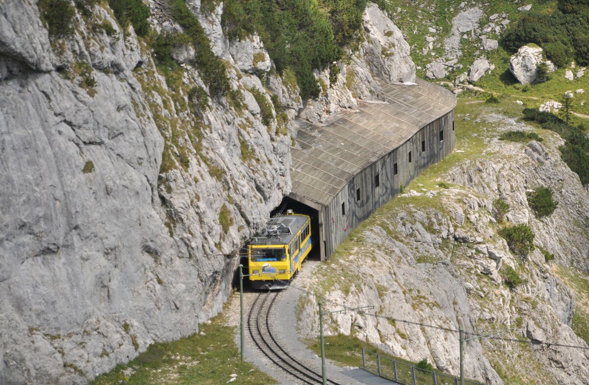 Die Wendelsteinbahn mit Fahrzeug Beh 4/8 Nr.12  Otto von Steinbeis  am 11.08.2022.