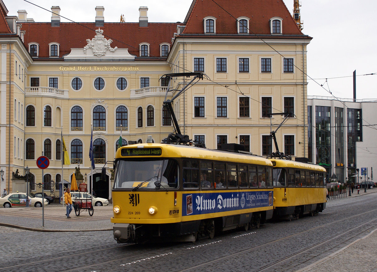 DVB: TATRA-Doppeltraktion der Linie 4 nach Radebeul West mit 224 269 in Dresden am 18. September 2007.
Foto: Walter Ruetsch